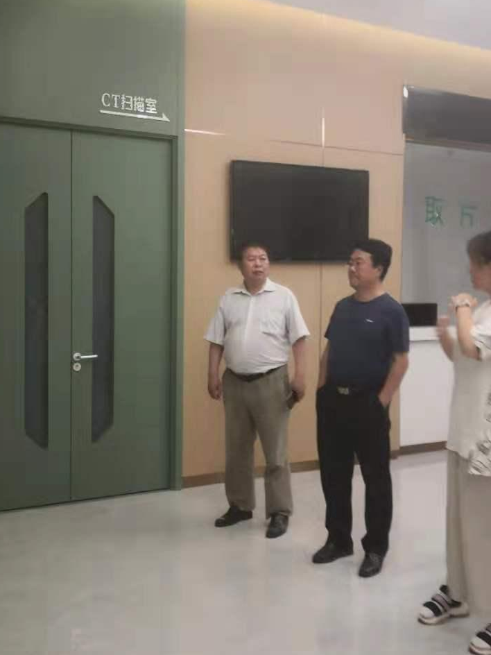 河北省文學(xué)藝術(shù)研究會領(lǐng)導(dǎo)一行到石家莊直樂中醫(yī)骨傷醫(yī)院參觀考察(圖2)