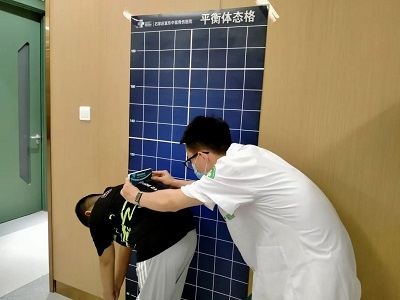 直樂醫(yī)院青少年脊柱側(cè)彎公益篩查